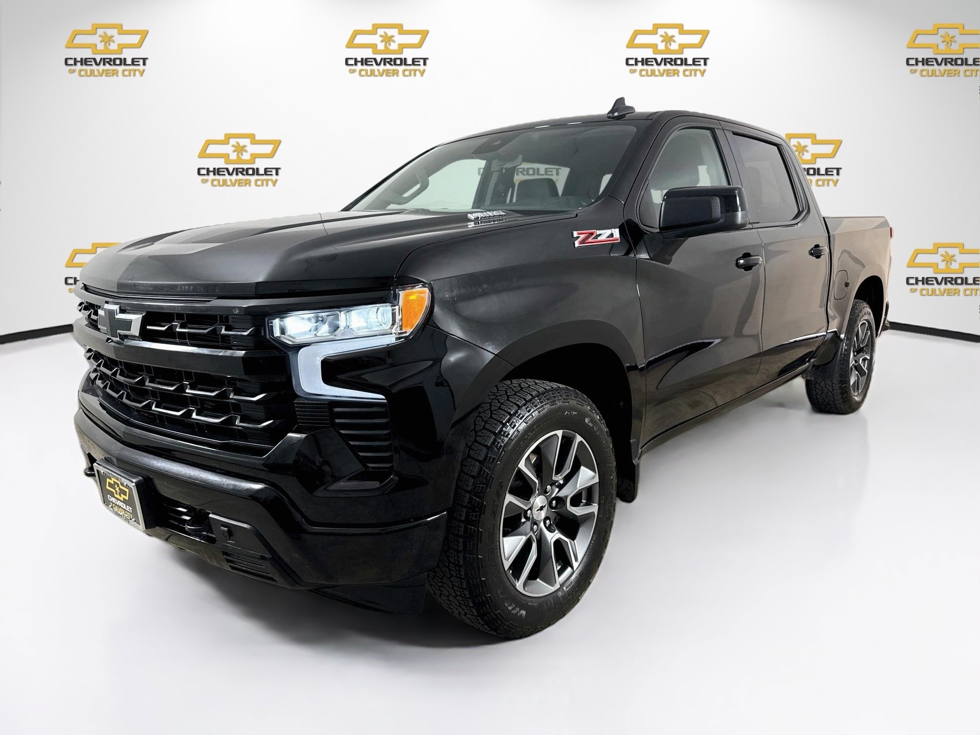 Used 2024 Chevrolet Silverado 1500 RST w/ Z71 Off-Road Package AWD/4WD image 3