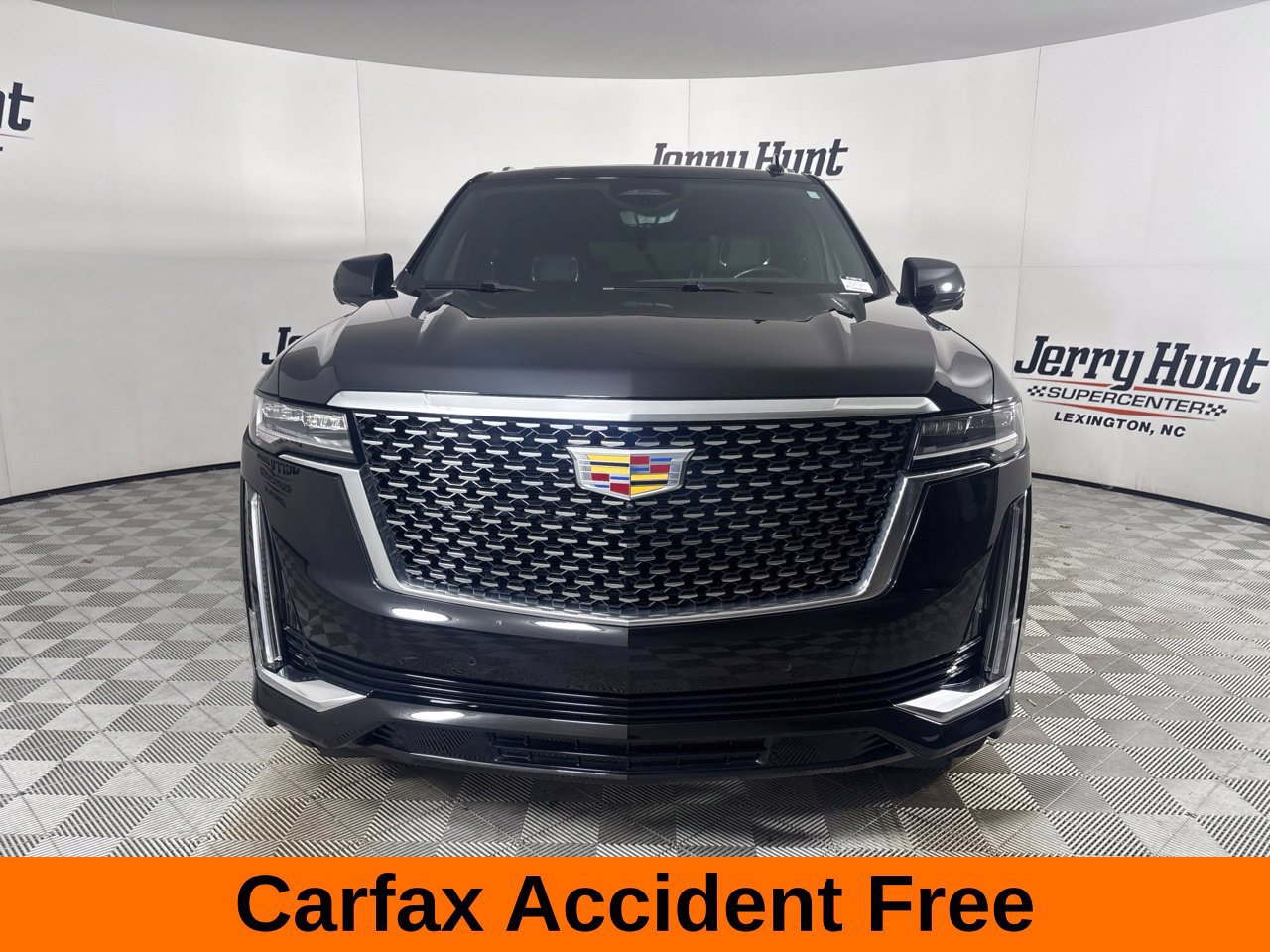 Used 2024 Cadillac Escalade ESV Premium Luxury AWD/4WD image 3