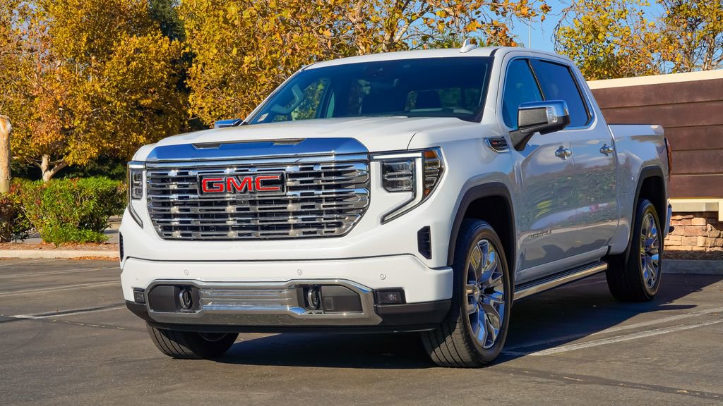 New 2026 GMC Sierra 1500 Denali w/ Denali Reserve Package AWD/4WD image 2