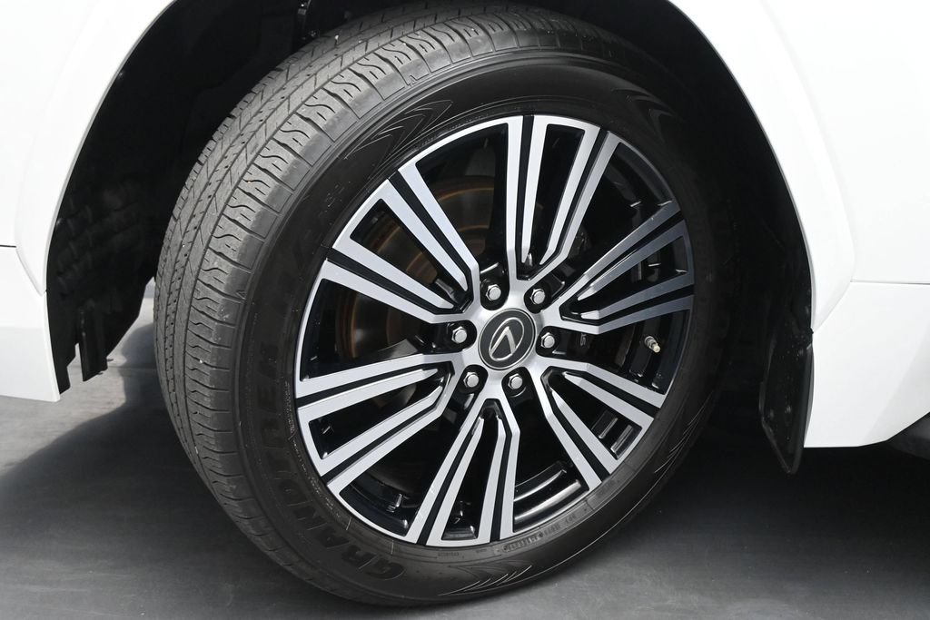 Used 2023 Lexus LX 600 4WD w/ Luxury Package image 24