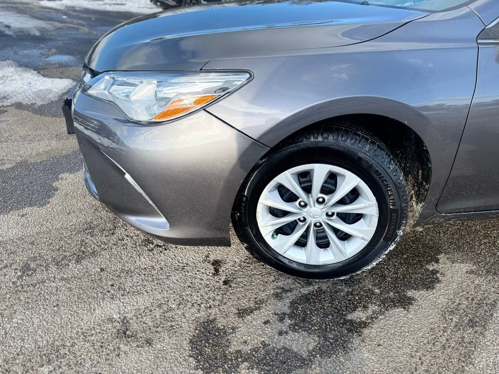 Used 2016 Toyota Camry LE image 9