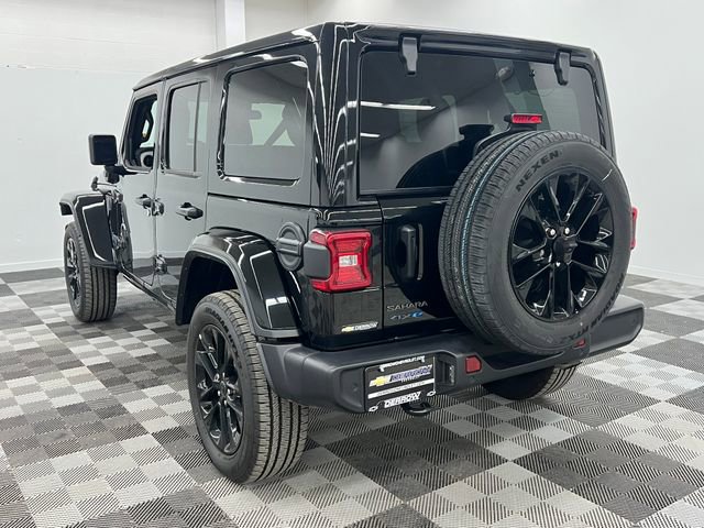 Used 2025 Jeep Wrangler Unlimited Sahara w/ Safety Group image 7