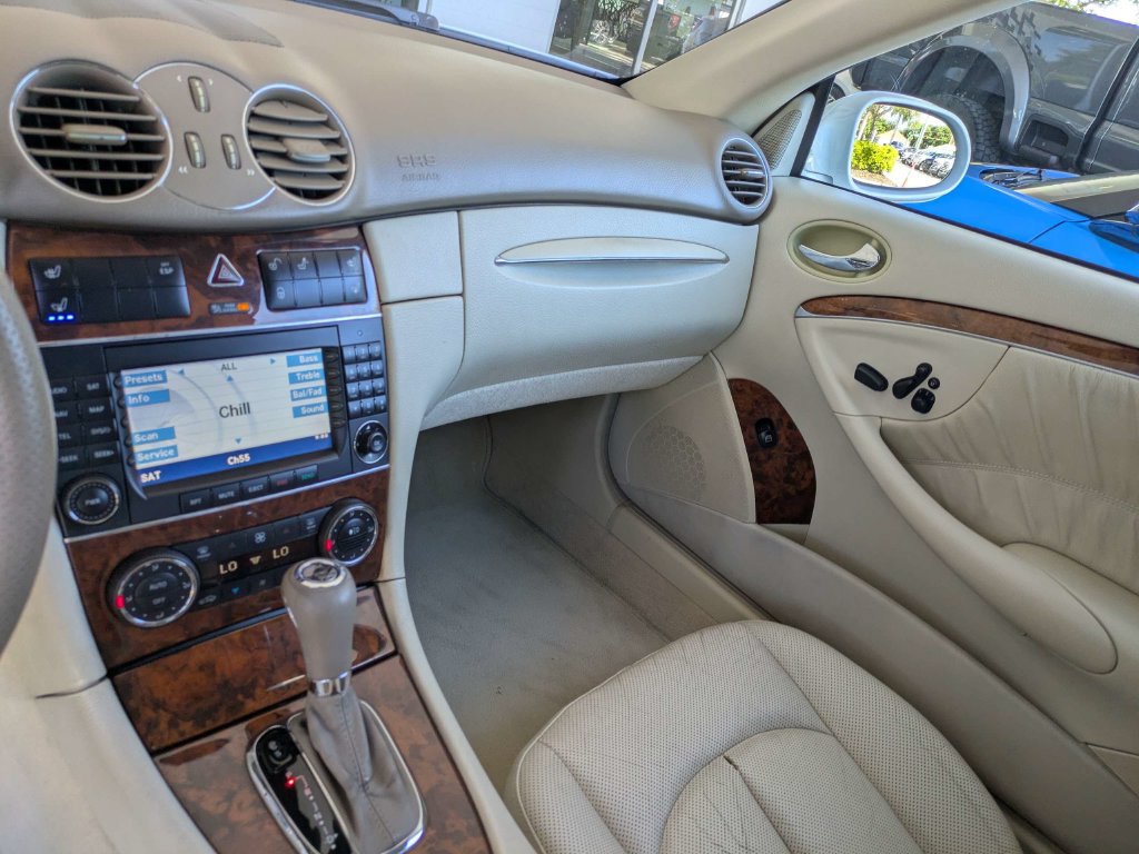 Used 2009 Mercedes-Benz CLK 550 Cabriolet w/ Premium II Pkg image 16