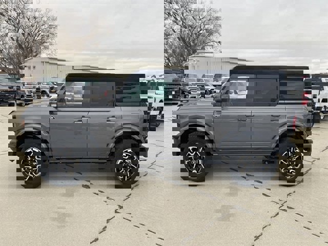 Used 2024 Ford Bronco Outer Banks image 12