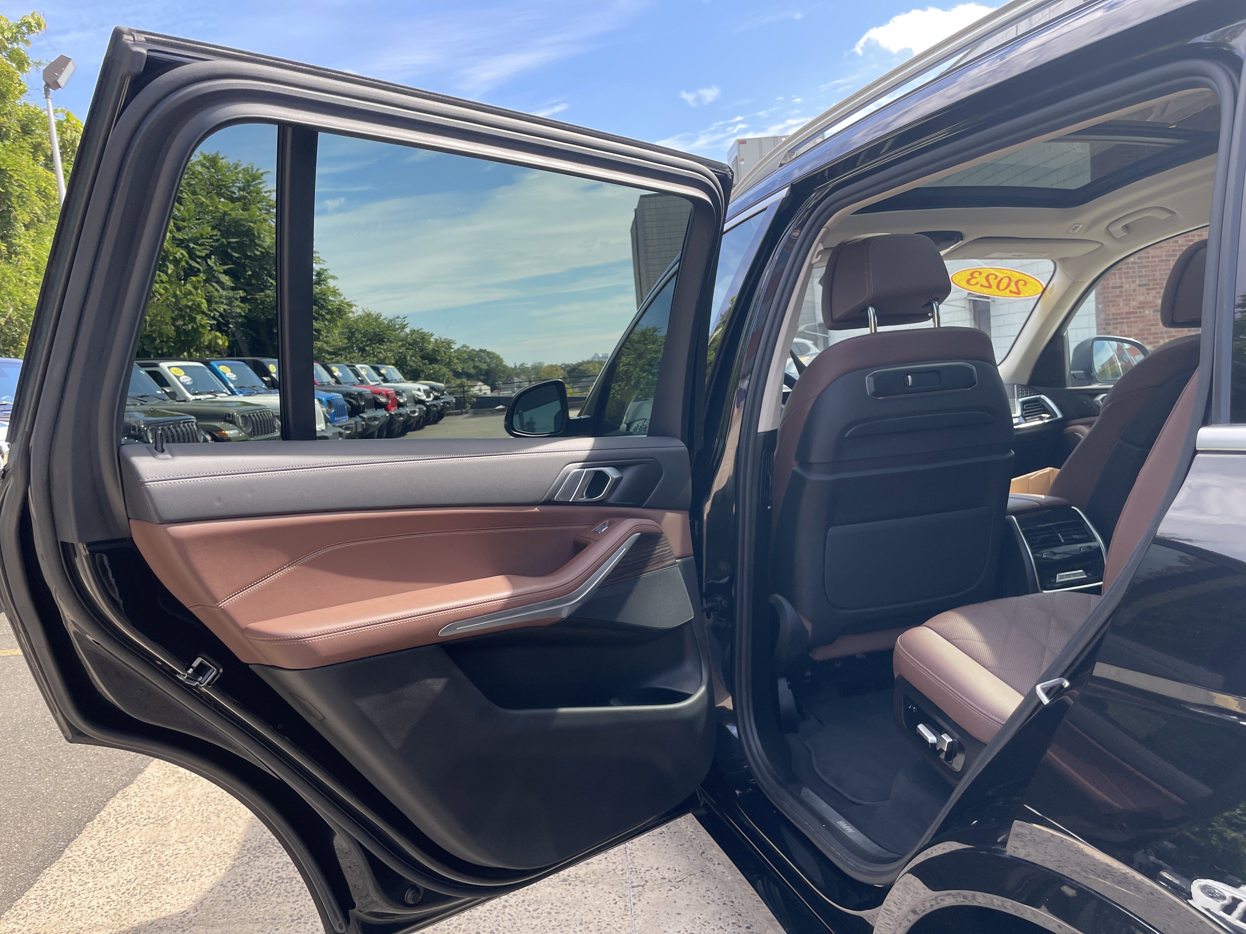 Used 2023 BMW X7 xDrive40i w/ Parking Assistance Package image 36