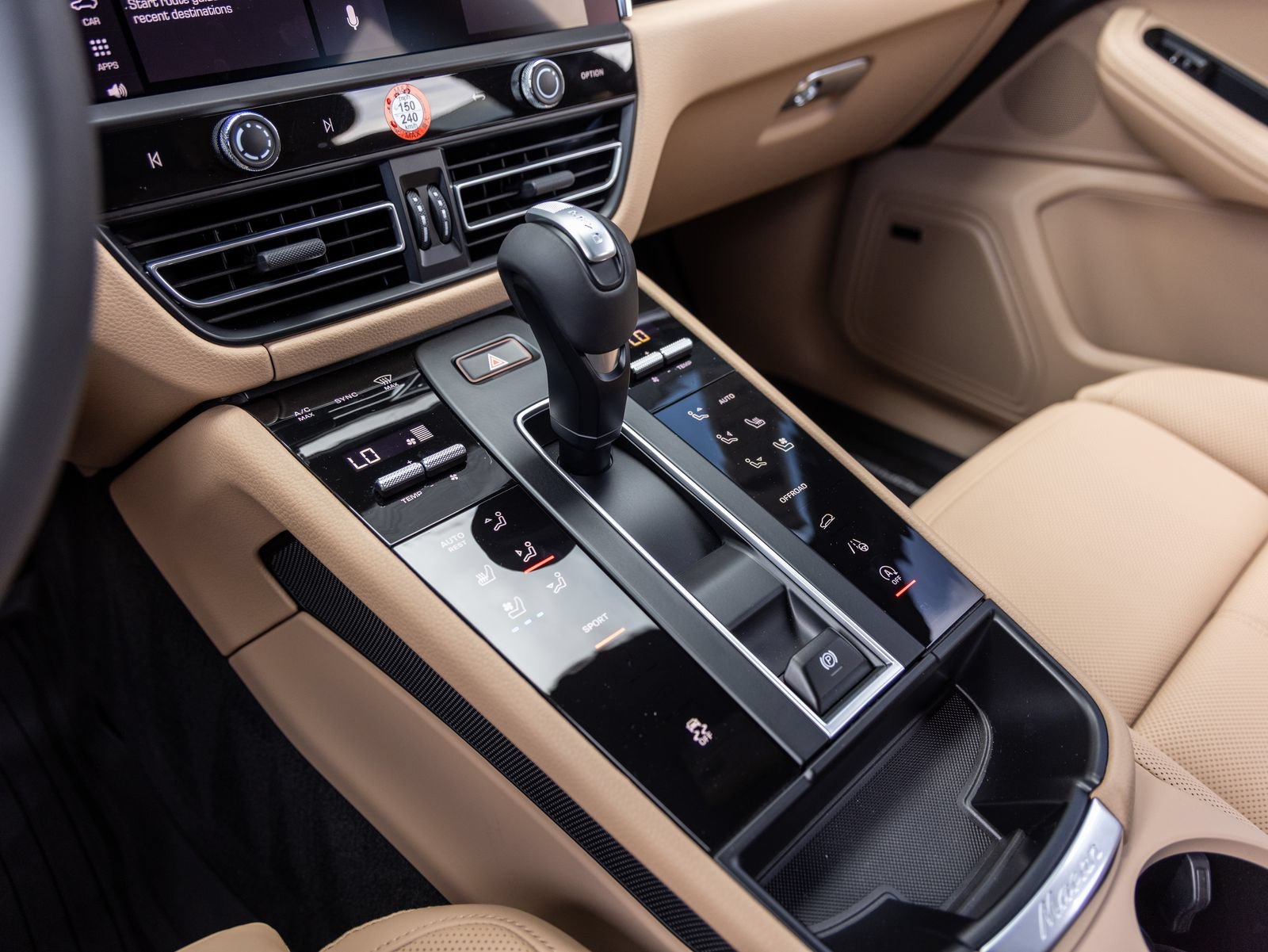 Certified 2026 Porsche Macan AWD/4WD image 17