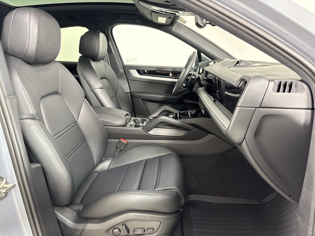 New 2026 Porsche Cayenne Coupe AWD/4WD image 23