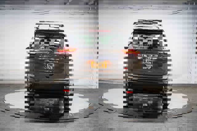 Used 2025 Nissan Rogue SV image 3