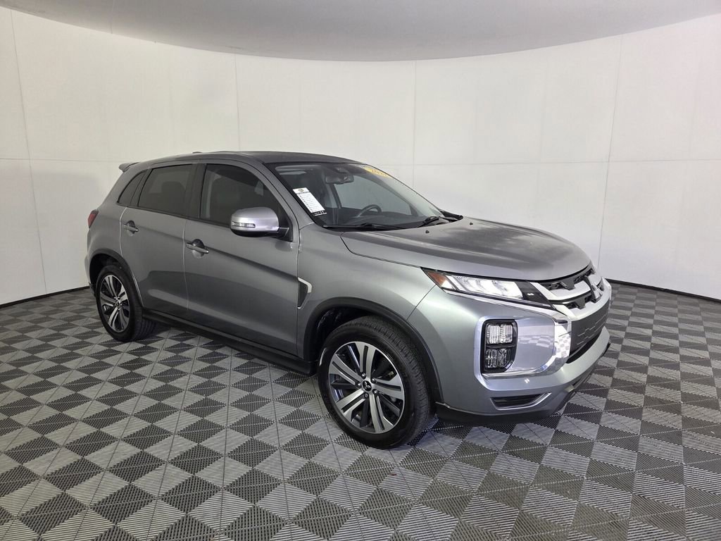 Used 2022 Mitsubishi Outlander Sport SE image 2