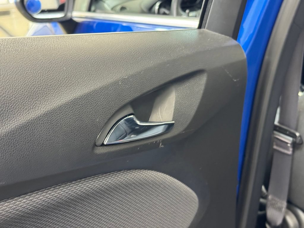 Used 2017 Chevrolet Cruze LT FWD image 18