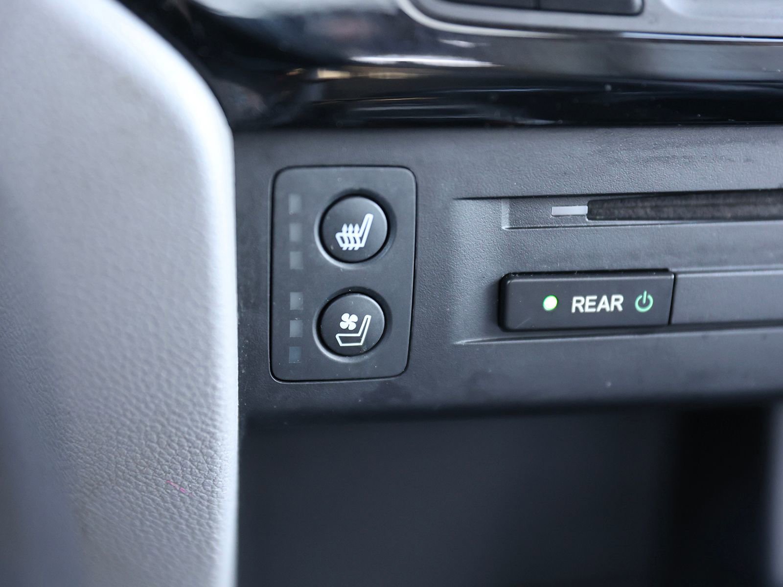 Used 2017 Honda Pilot Elite image 30