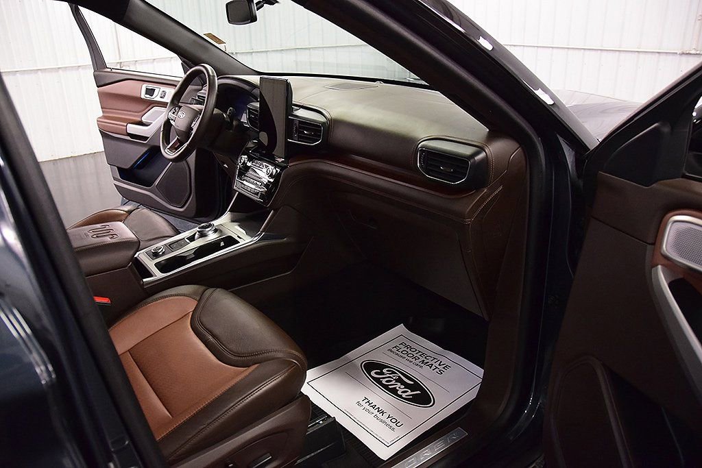 Used 2023 Ford Explorer King Ranch w/ Technology Package image 33