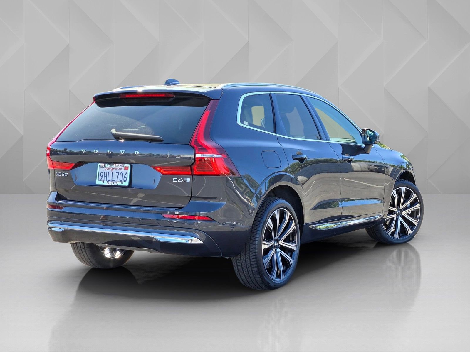 Certified 2023 Volvo XC60 B6 Ultimate w/ Protection Package Premier AWD/4WD image 6