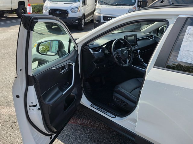 Used 2022 Toyota RAV4 XLE Premium image 38