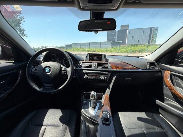Used 2014 BMW 320i xDrive Sedan AWD/4WD image 10