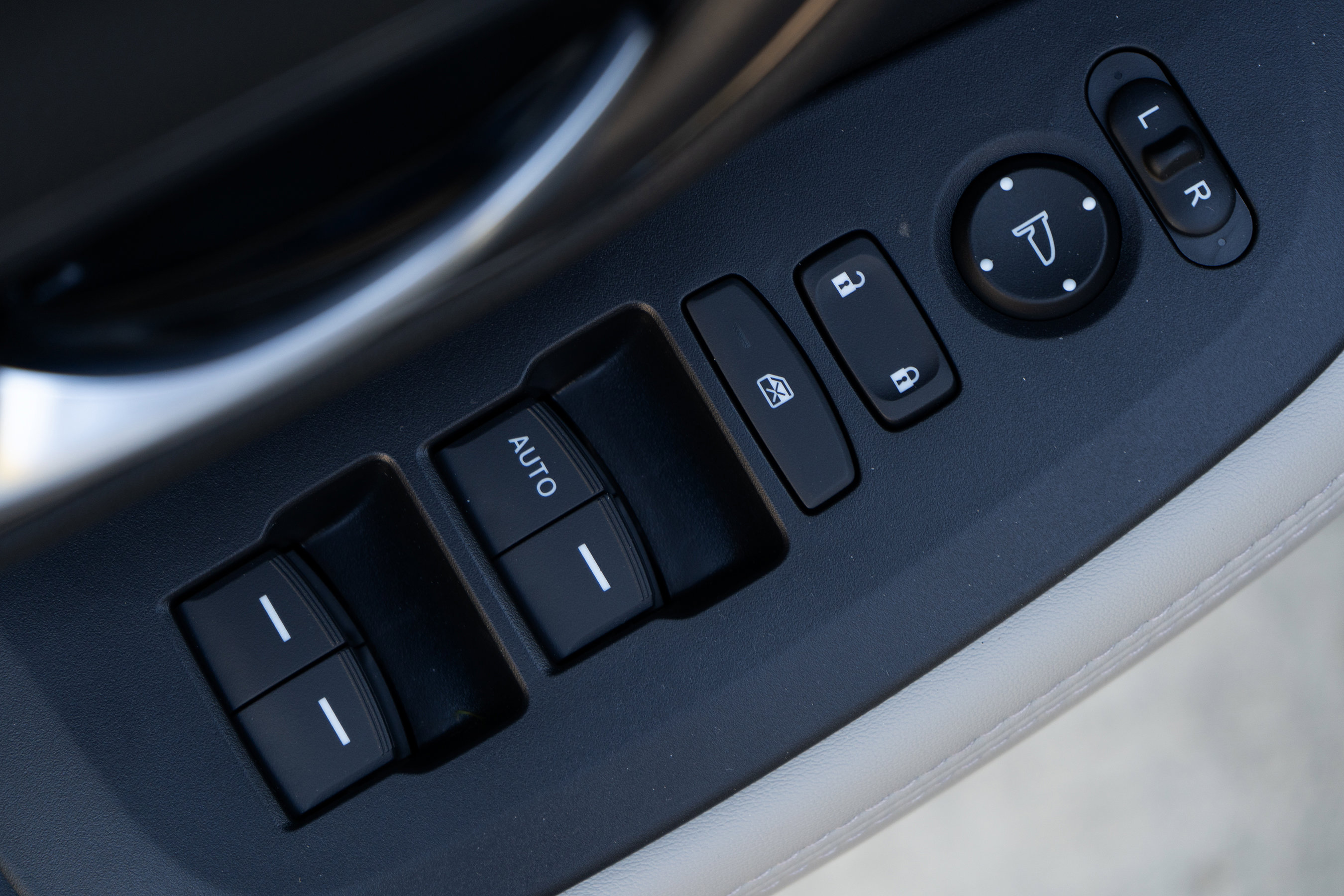 Certified 2026 Honda HR-V LX image 40