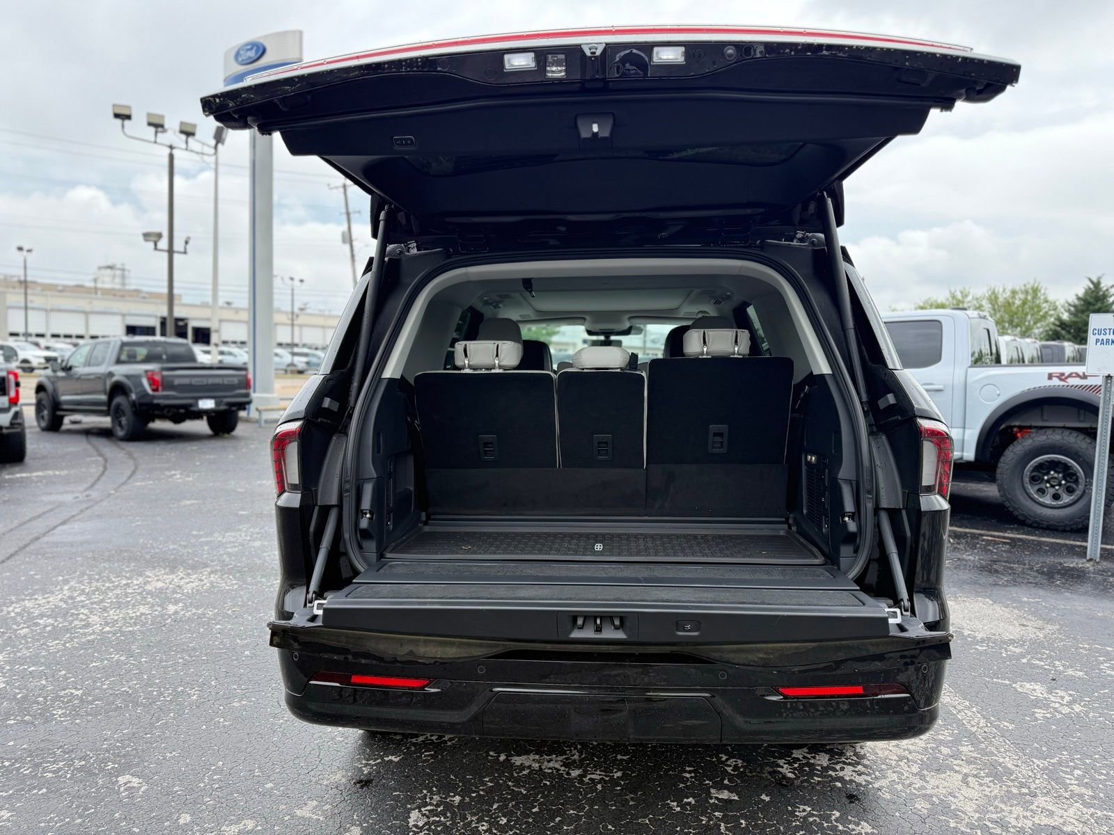 Used 2025 Lincoln Navigator Reserve AWD/4WD image 15