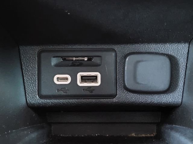 Used 2022 Chevrolet Bolt EUV LT image 14