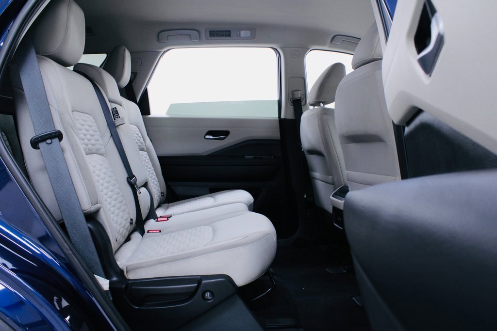 Used 2022 Nissan Pathfinder SV image 26