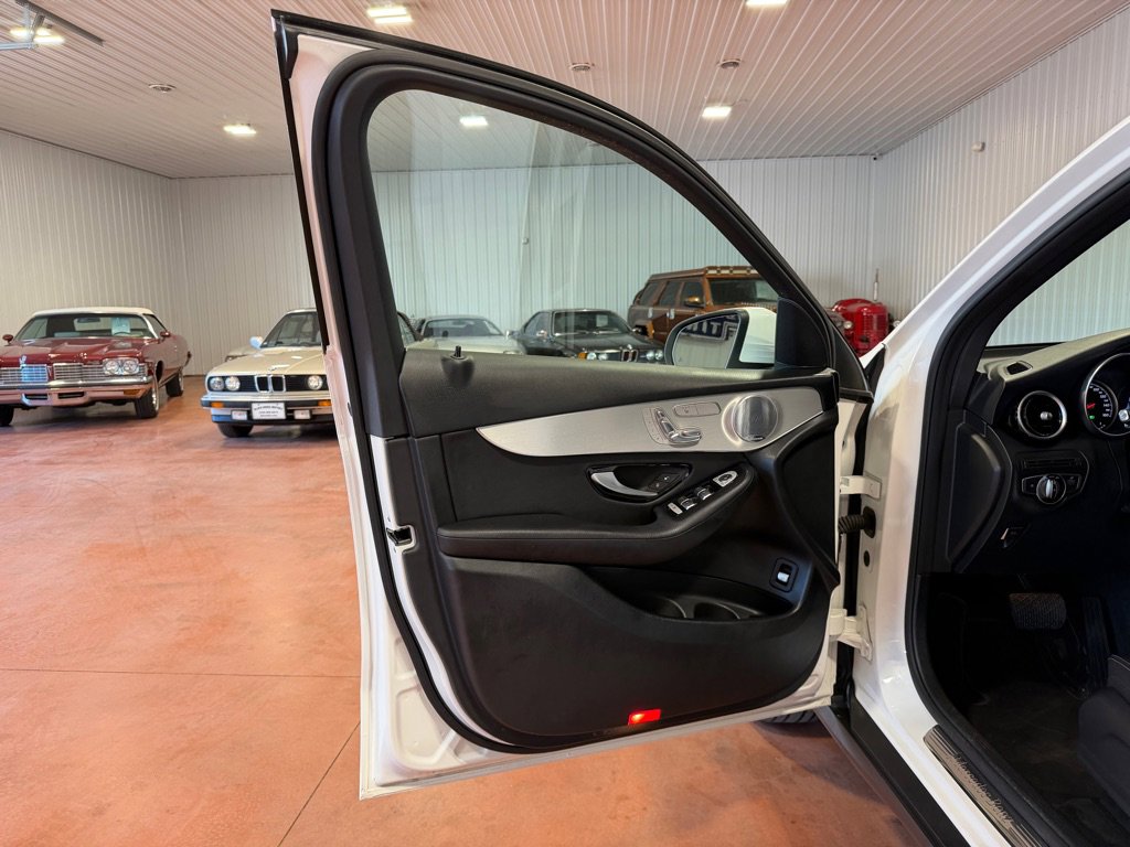 Used 2017 Mercedes-Benz GLC 300 4MATIC image 16