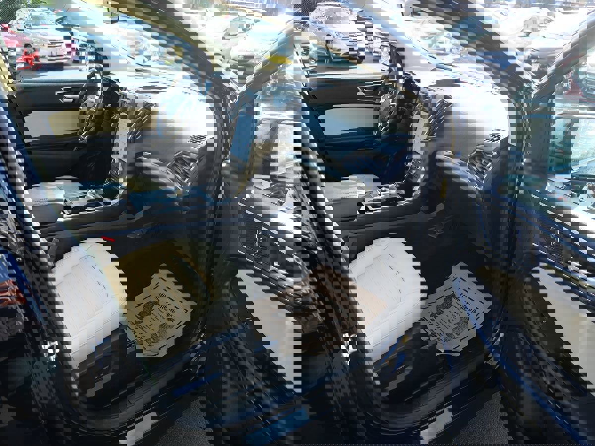 Used 2021 Ford Edge SEL w/ Cargo Accessory Package image 16