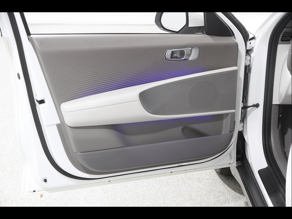 Certified 2025 Hyundai Ioniq 6 SEL RWD image 4