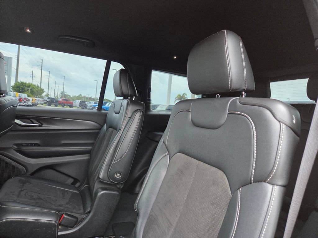 Used 2023 Jeep Grand Cherokee L Laredo RWD image 24