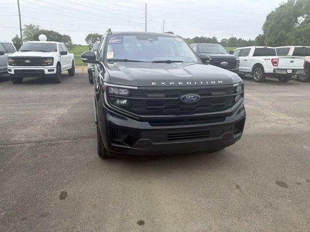 Used 2025 Ford Expedition Active AWD/4WD image 4