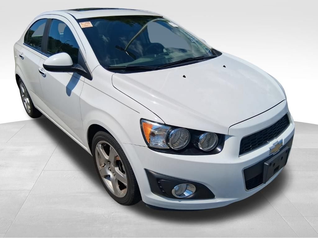 Used 2014 Chevrolet Sonic LTZ FWD image 2