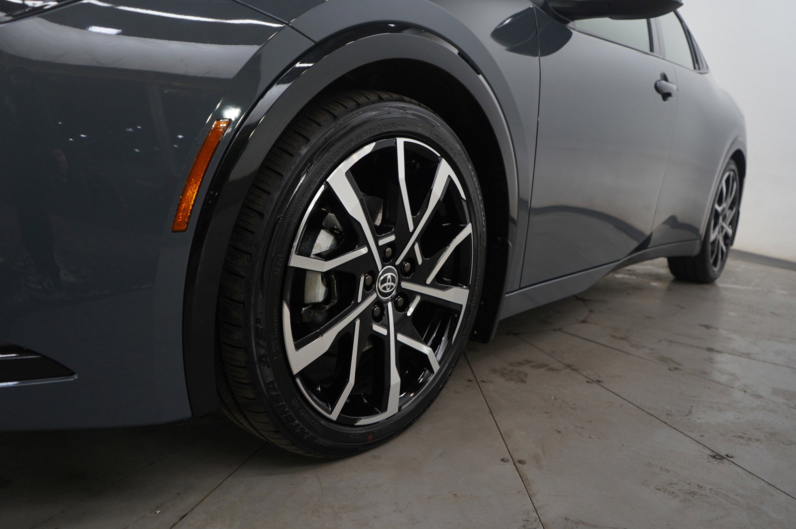 Used 2025 Toyota Prius Plug-In Hybrid image 27