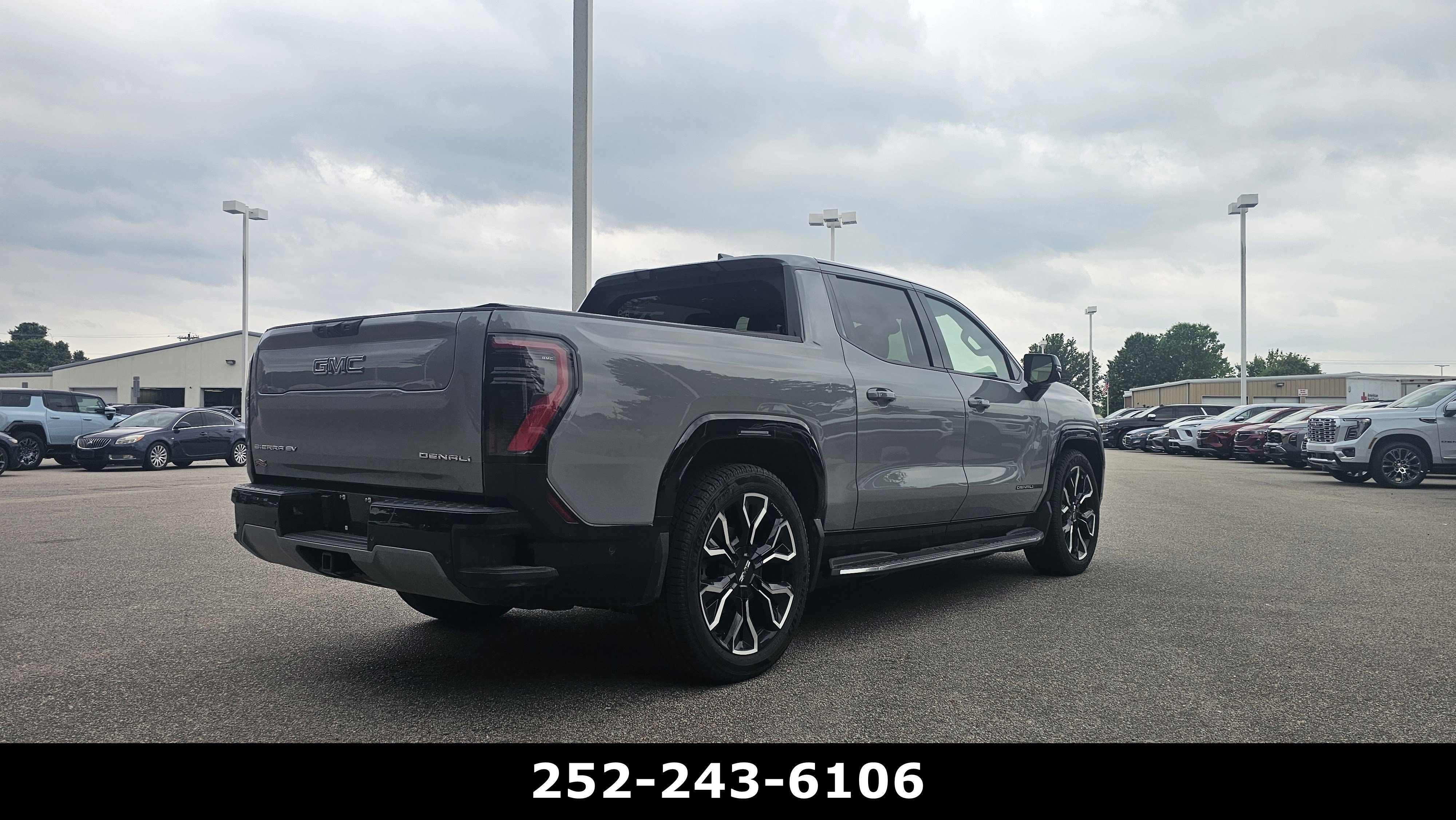 Used 2024 GMC Sierra EV Denali AWD/4WD image 5