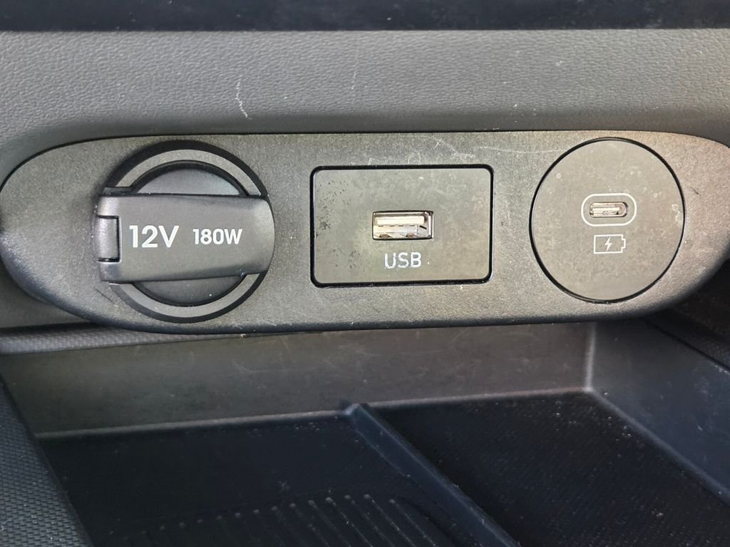 Used 2025 Hyundai Elantra SEL FWD image 33