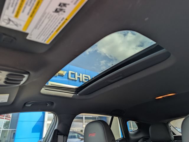 Used 2024 Chevrolet Trax RS w/ Sunroof Package FWD image 26