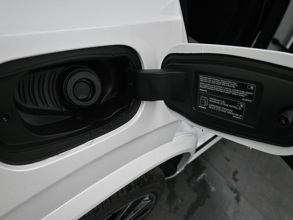 New 2026 Volvo XC90 B6 Plus w/ Protection Package Premier image 18