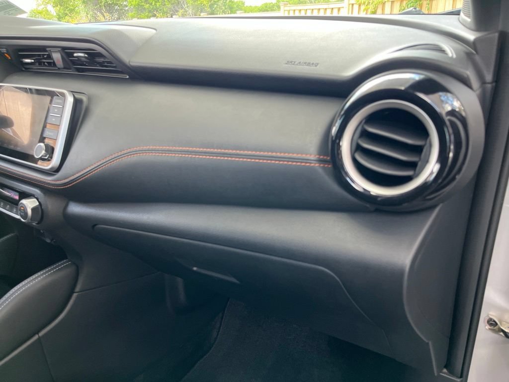Used 2019 Nissan Kicks SR FWD image 29