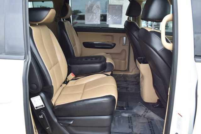 Used 2017 Kia Sedona EX FWD image 43