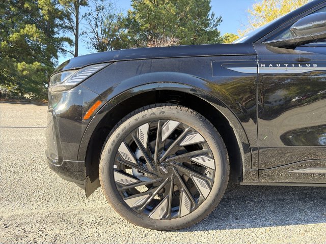 New 2026 Lincoln Nautilus Reserve w/ Jet Appearance Package AWD/4WD image 10