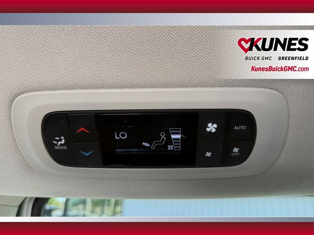 Used 2024 Chrysler Pacifica Touring-L FWD image 33