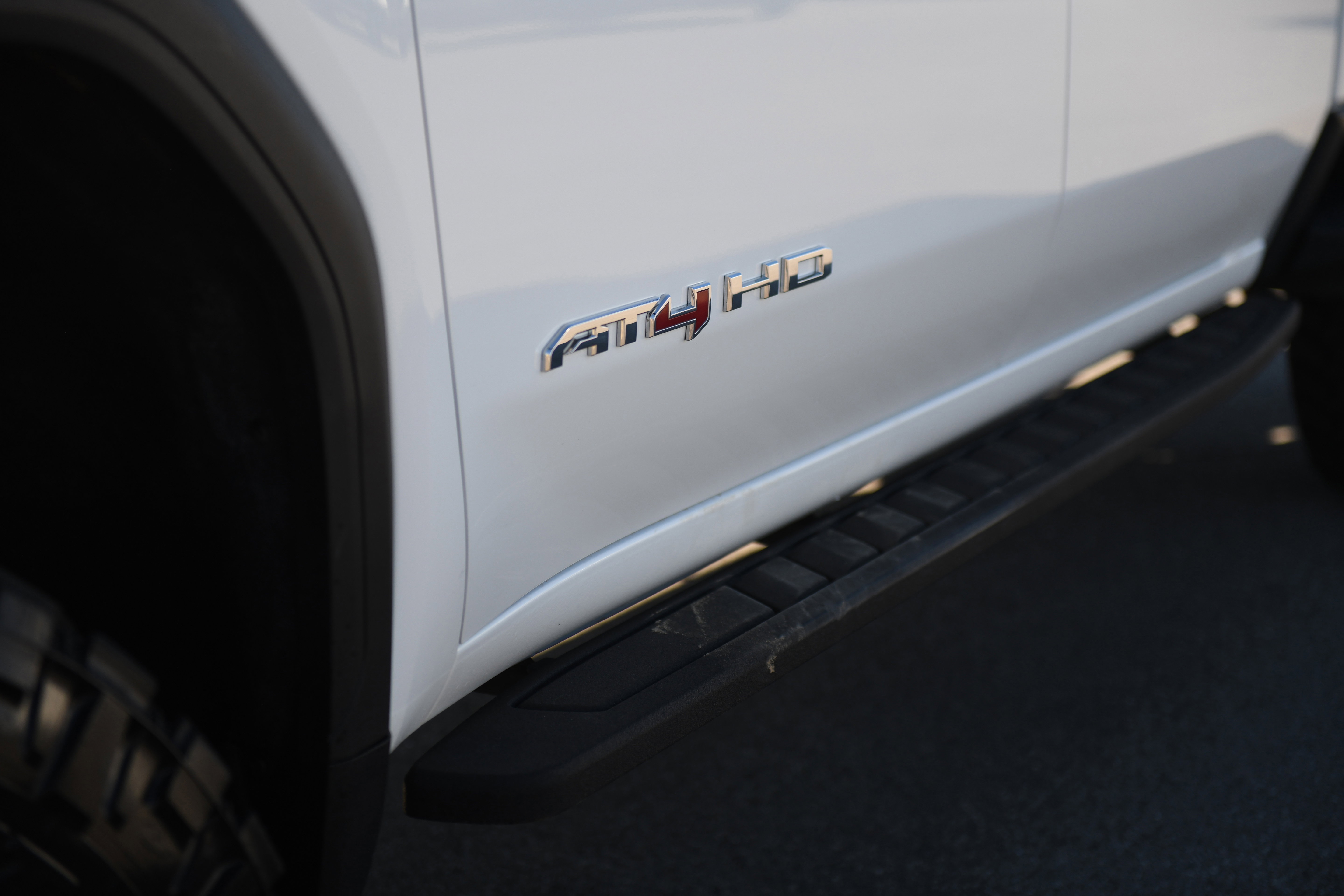 Used 2024 GMC Sierra 2500 AT4 w/ Technology Package image 5