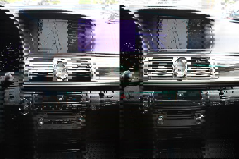 Used 2013 Lexus LS 460 w/ Comfort Pkg image 16