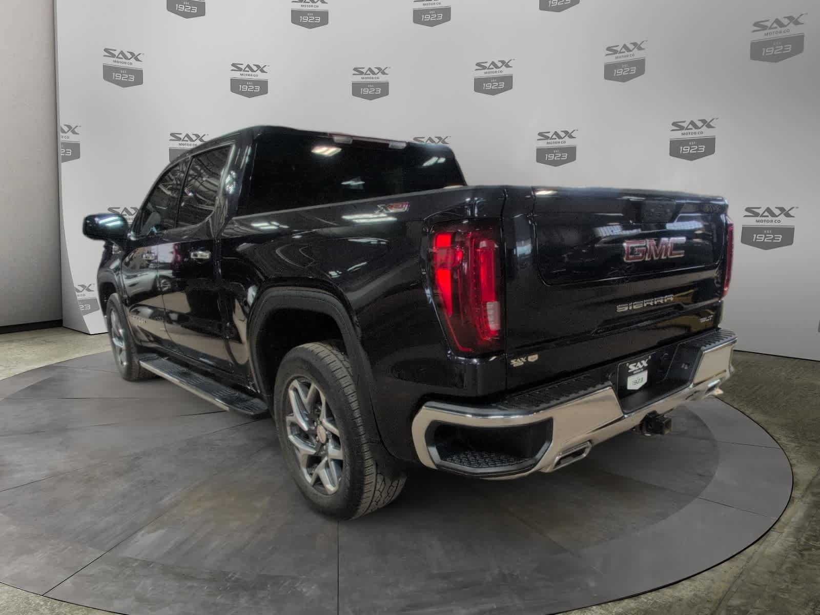 Used 2023 GMC Sierra 1500 SLT w/ SLT Premium Package AWD/4WD image 3