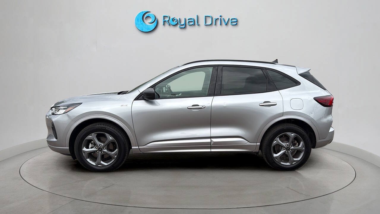 Used 2024 Ford Escape ST-Line w/ Tech Pack #1 AWD/4WD image 3