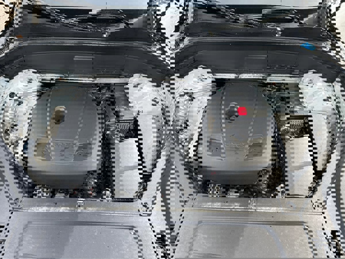 Used 2016 Volvo XC90 T6 Momentum w/ Momentum Plus Package image 27