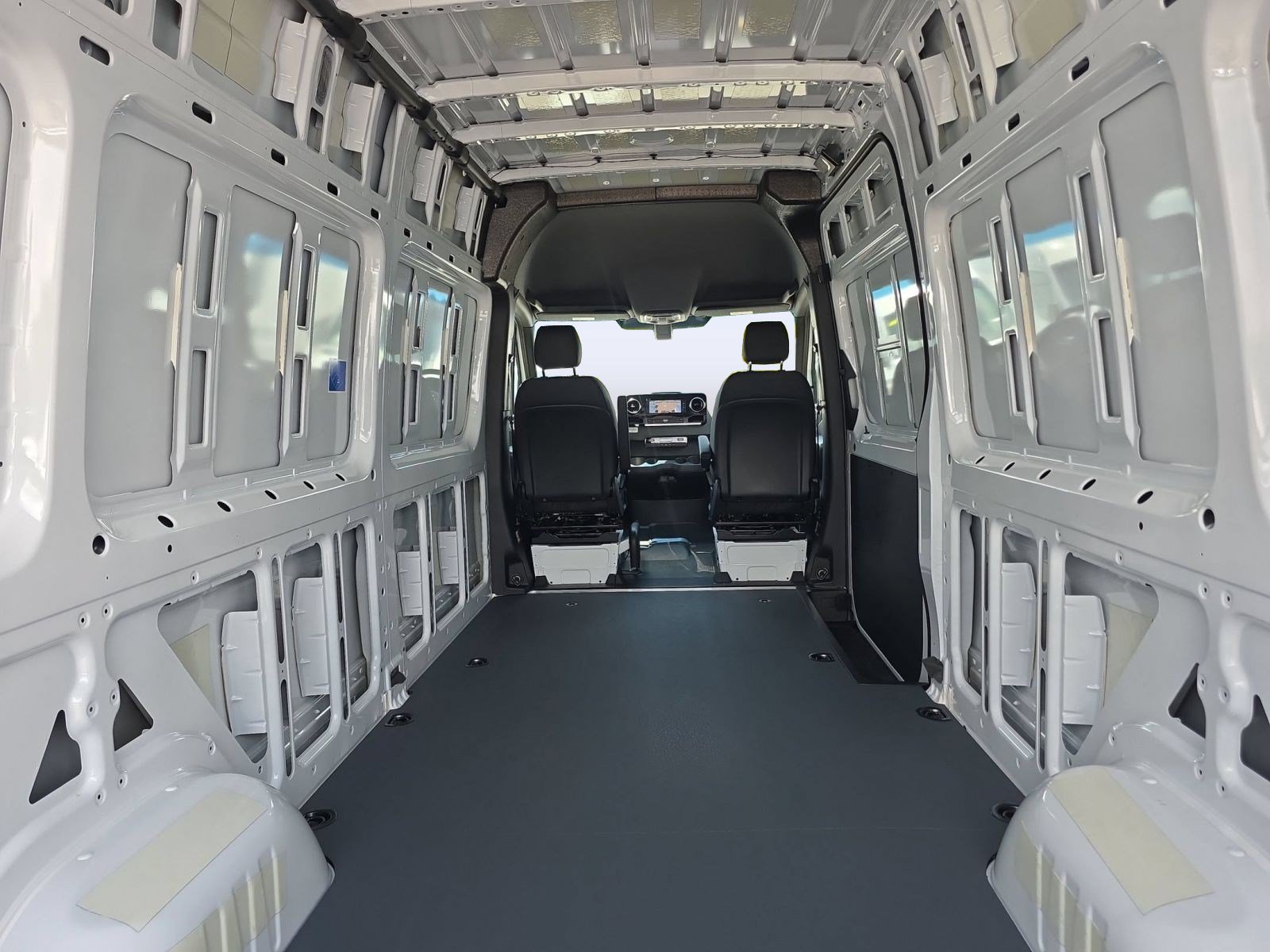 Used 2025 Mercedes-Benz Sprinter 2500 image 28