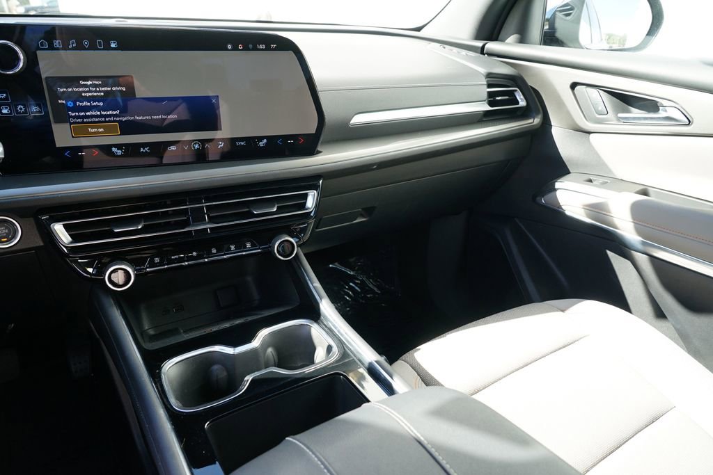 Used 2025 Chevrolet Traverse LT image 21