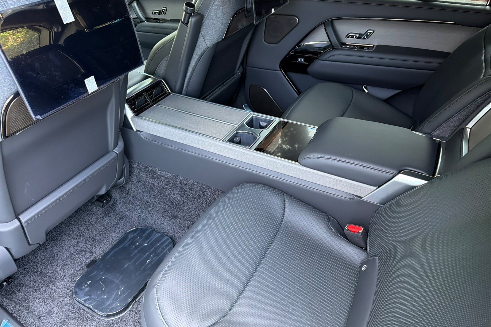 New 2026 Land Rover Range Rover SV AWD/4WD image 23