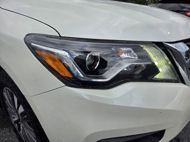 Used 2017 Nissan Pathfinder SV image 19