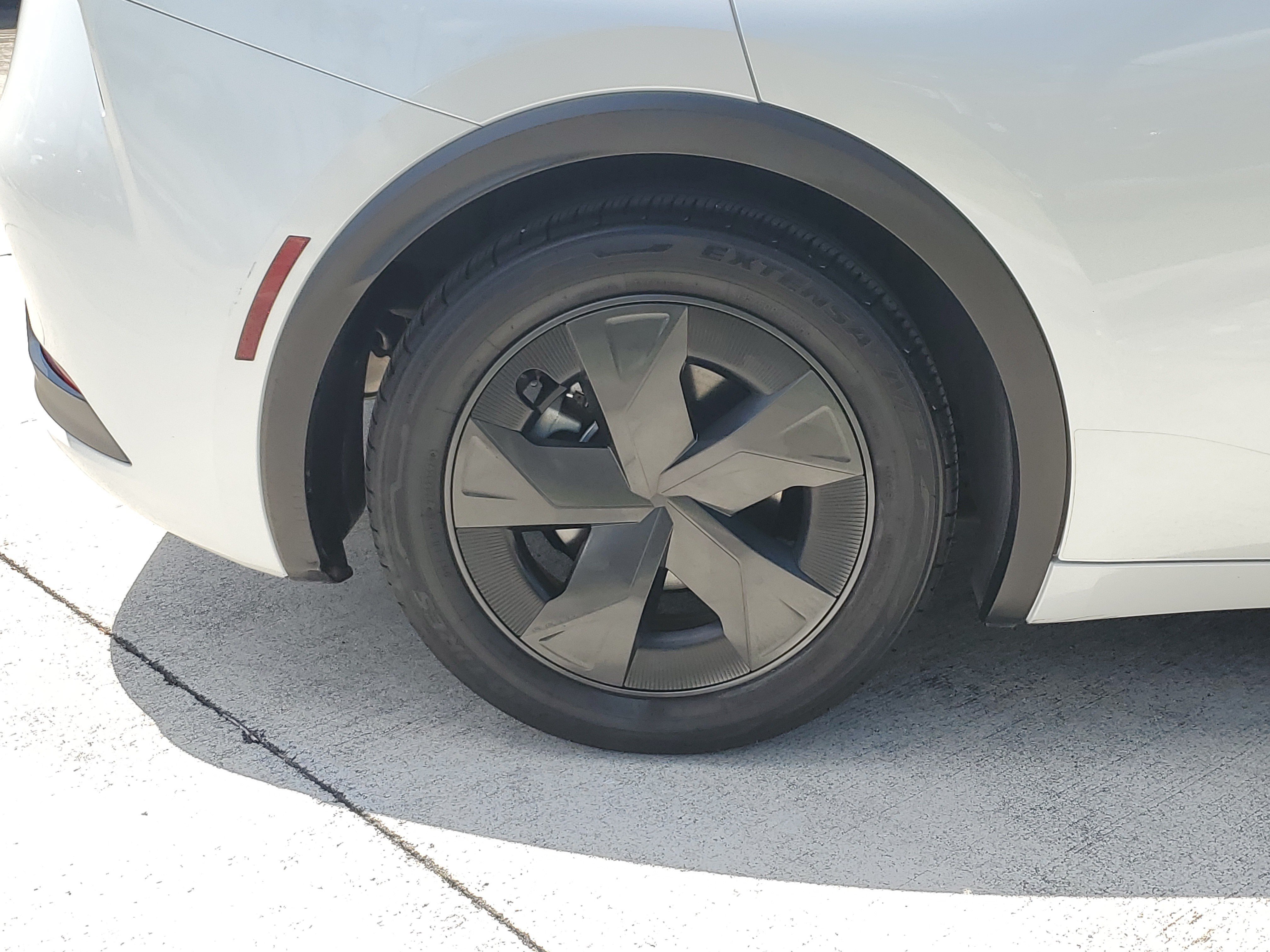 Certified 2024 Toyota Prius LE FWD image 7