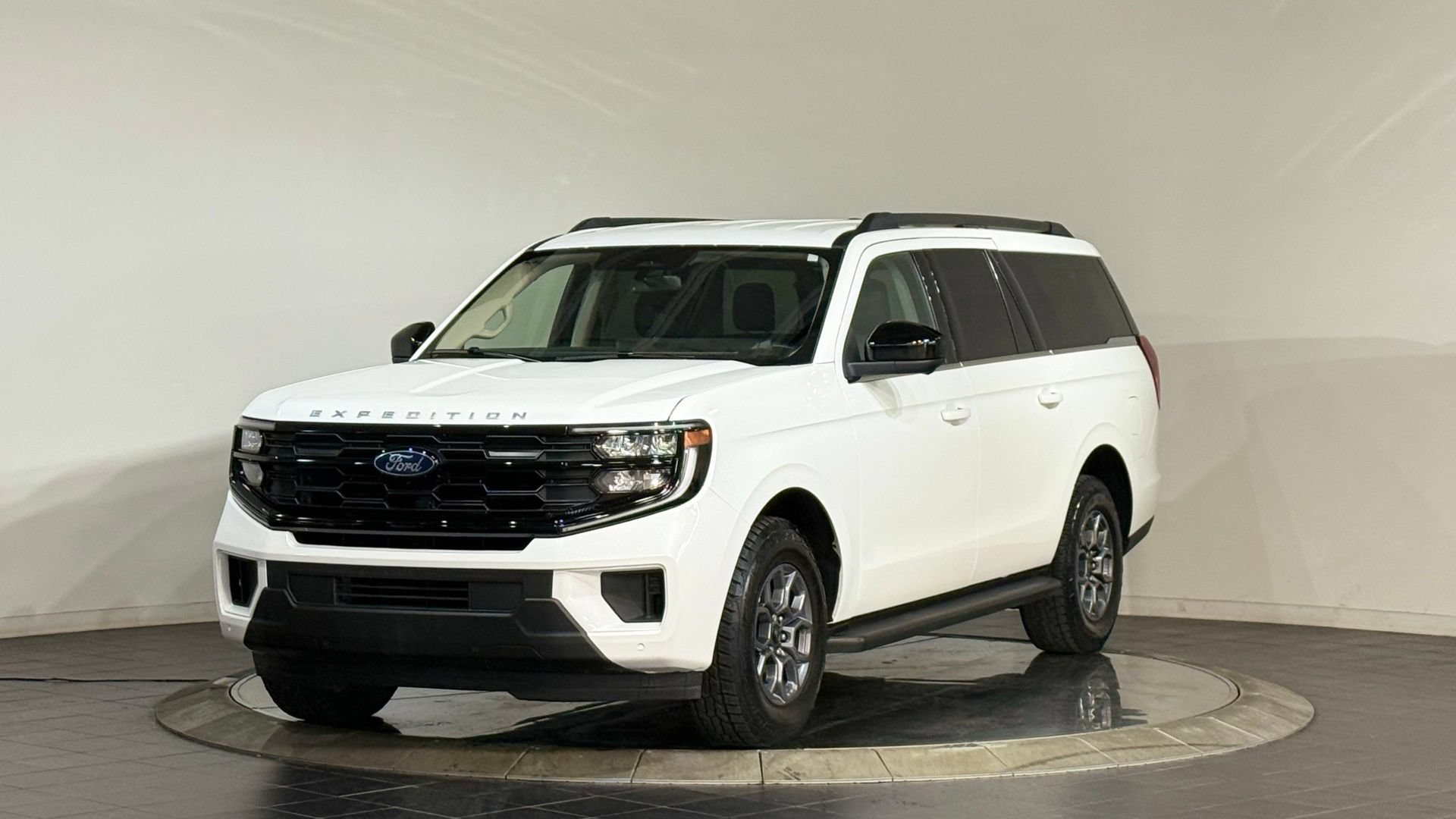 Used 2025 Ford Expedition Max Active AWD/4WD image 5