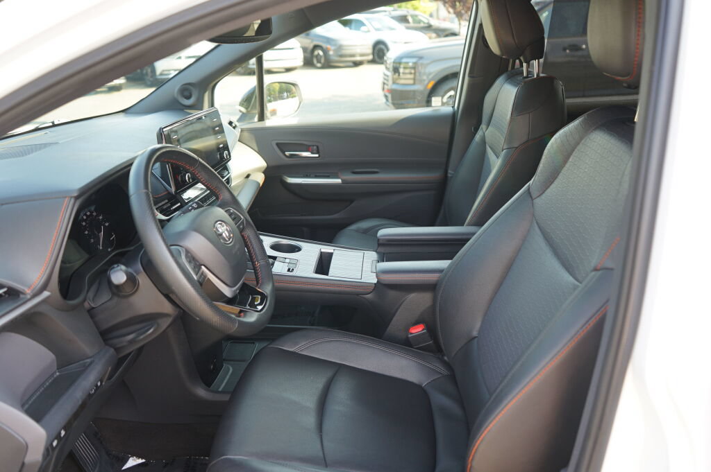 Used 2022 Toyota Sienna XSE w/ XSE Plus Package AWD/4WD image 15